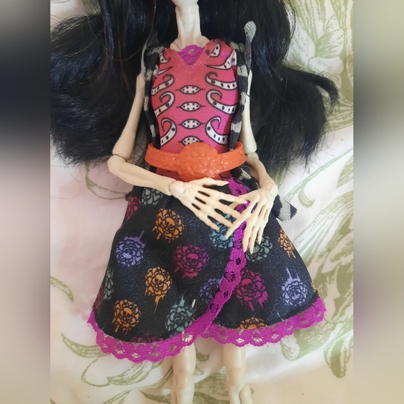 Monster High Doll - Skelita Calaveras Art Class - Picture 4 of 5